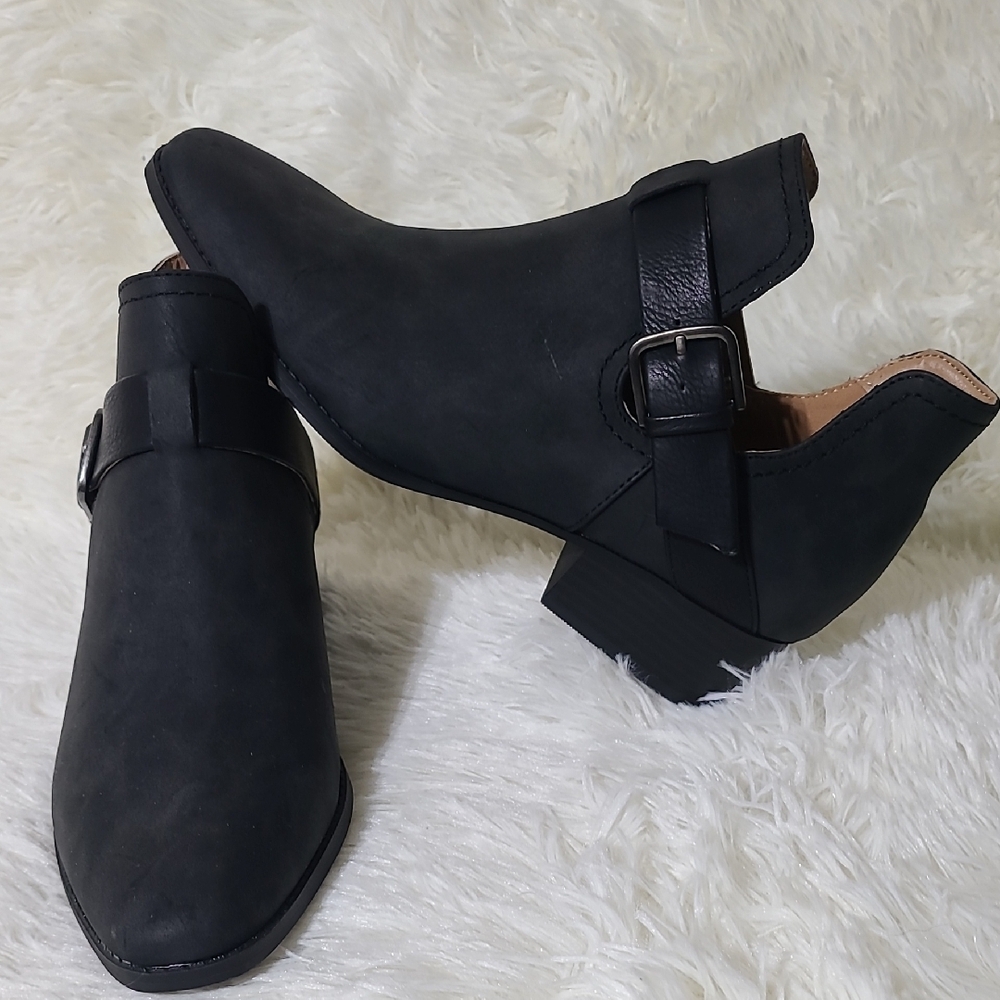 WONDERLY Black Ankle Boots with Buckle 1.4" Heel - Size 8.5M